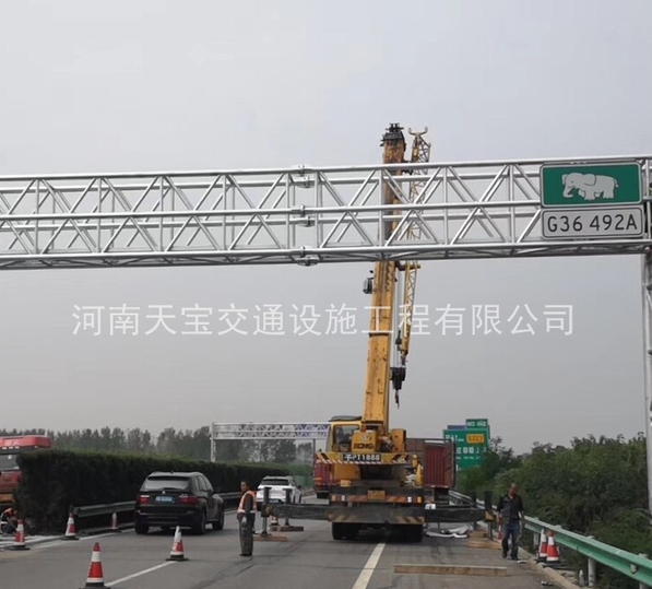  婁煩高速ETC門架桿廠家|高速龍門架標(biāo)桿廠|ETC門架桿生產(chǎn)廠家